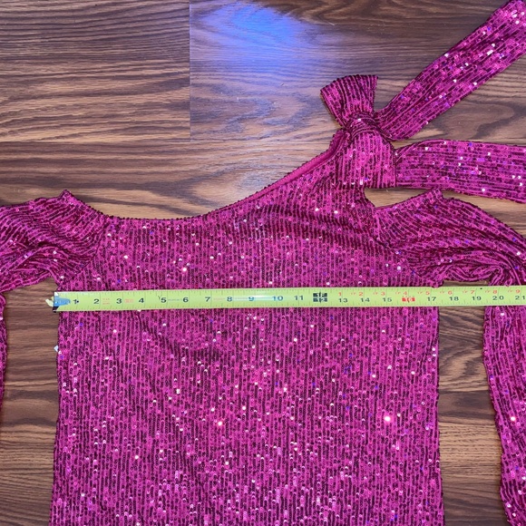 NWT CeCe™ Sequin One Shoulder Top with Big Bow - Picture 5 of 11